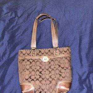 Coach purse lightly worn!!!